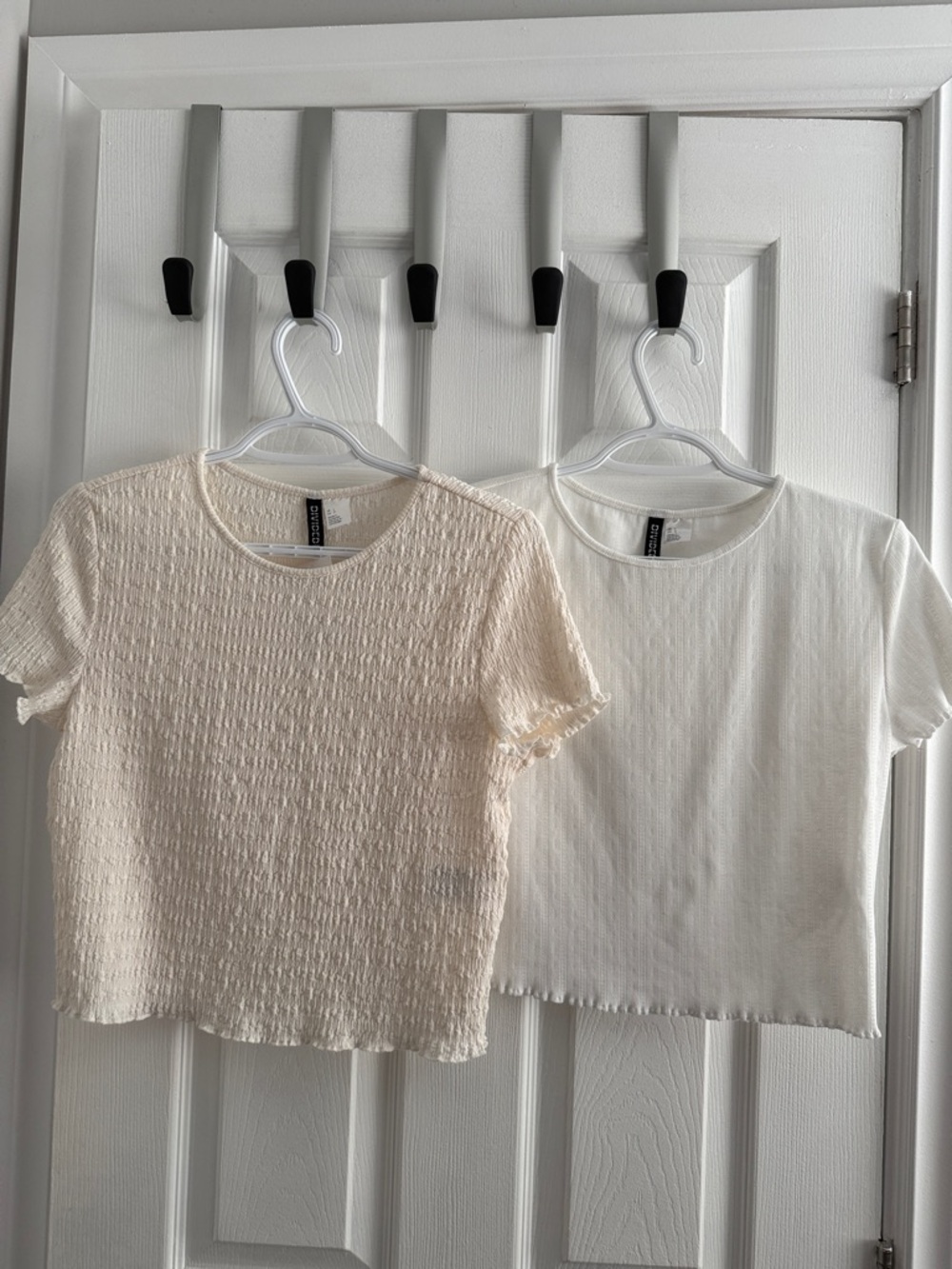 Lot of 2 H&M Short Sleeve Tops Cream Off White size Large